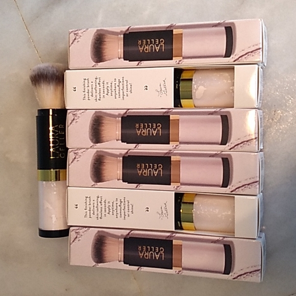 Laura Geller powder - Picture 6 of 7